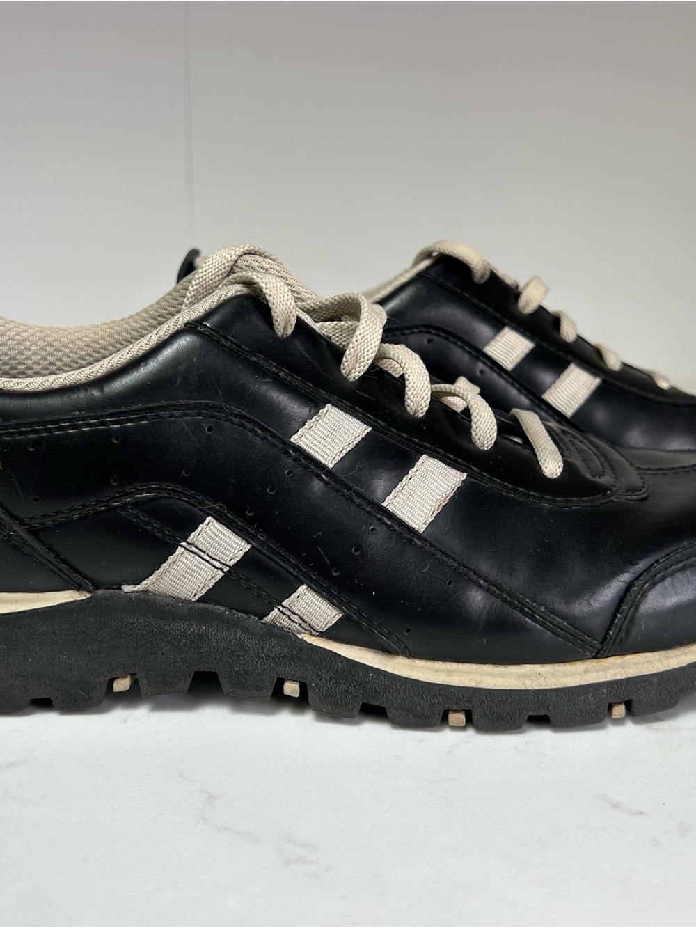 Sketchers Black Leather Sneakers with Cream stripes Sz 9 Y2K style